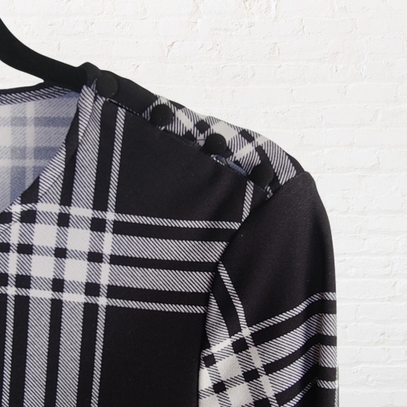 Mango black and white checkered plaid dress with buttons on shoulders - Picture 4 of 8